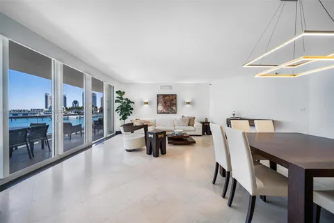 7000 Island Blvd # 206, Aventura FL 33160