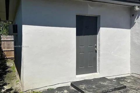 10011 SW 43rd St # 1, Miami FL 33165