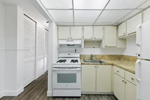 465 E 28th St # 16, Hialeah FL 33013