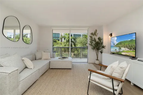6039 Collins Ave # 429, Miami Beach FL 33140