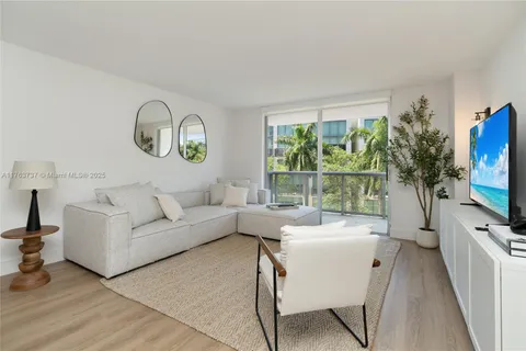 6039 Collins Ave # 429, Miami Beach FL 33140