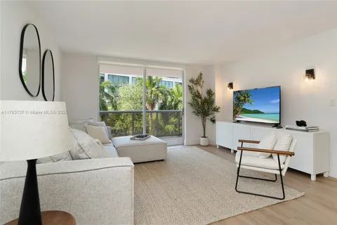 6039 Collins Ave # 429, Miami Beach FL 33140