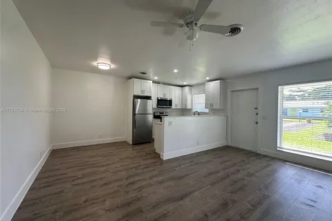 2436 Van Buren St # 3, Hollywood FL 33020