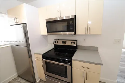 525 79th St # 10, Miami Beach FL 33141