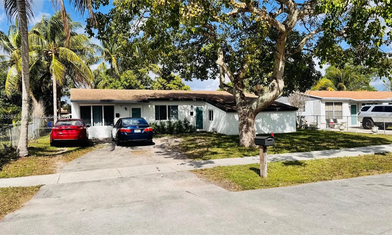 6861 SW 18th St, North Lauderdale FL 33068