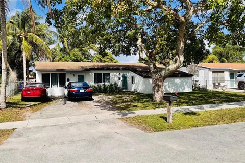 6861 SW 18th St, North Lauderdale FL 33068