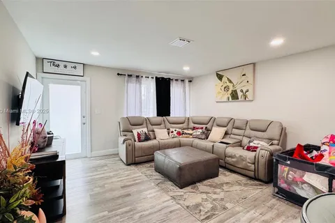 6861 SW 18th St, North Lauderdale FL 33068
