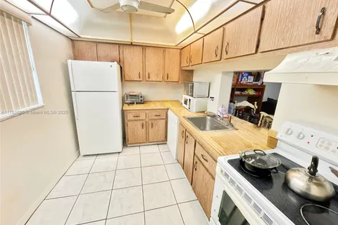 2800 NW 56th Ave # B207, Lauderhill FL 33313