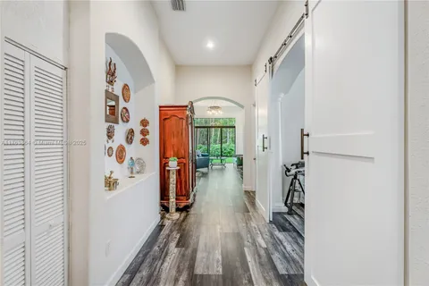 7666 SW 193rd Ln, Cutler Bay FL 33157