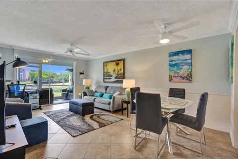 9181 Sunrise Lakes Blvd # 109, Sunrise FL 33322