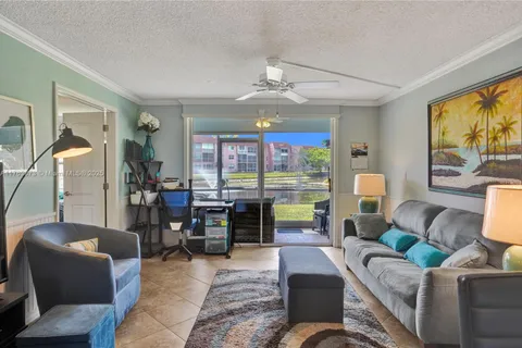 9181 Sunrise Lakes Blvd # 109, Sunrise FL 33322