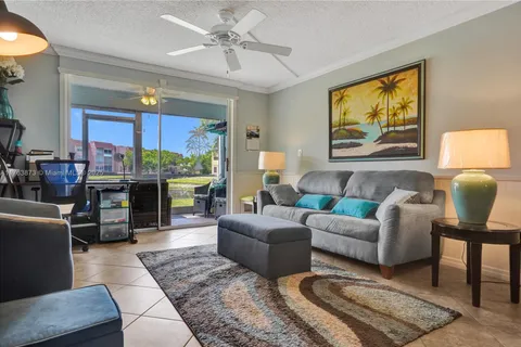 9181 Sunrise Lakes Blvd # 109, Sunrise FL 33322