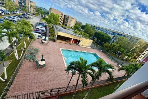 9240 Fontainebleau Blvd # 505, Miami FL 33172