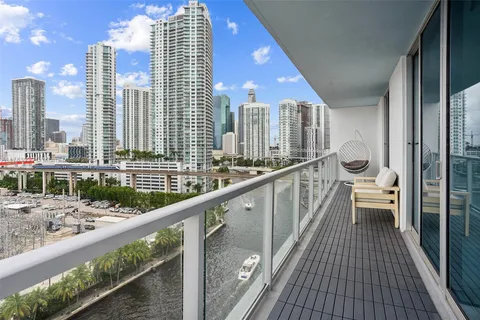 185 SW 7th St # 1401, Miami FL 33130