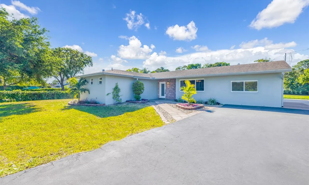13390 SW 26th St, Davie FL 33325
