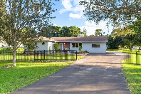 13390 SW 26th St, Davie FL 33325
