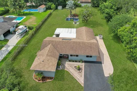 13390 SW 26th St, Davie FL 33325