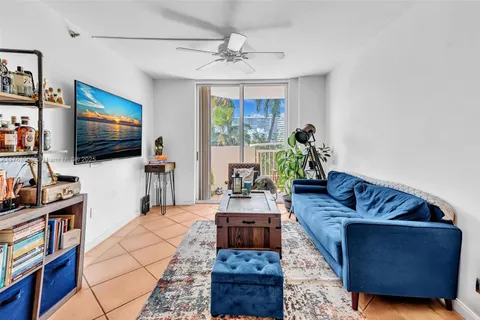 1621 Bay Rd # 406, Miami Beach FL 33139