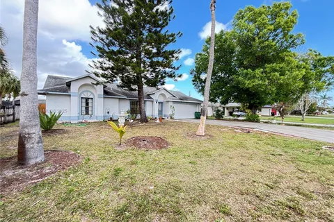 313 SE Yardley Ter, Port St. Lucie FL 34983