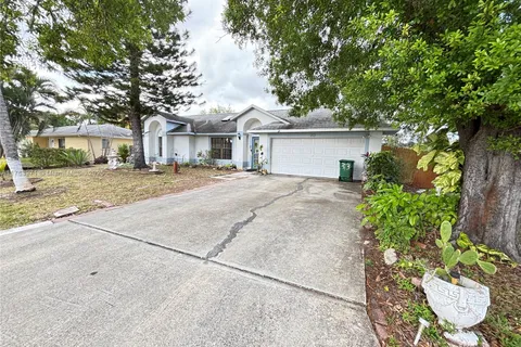 313 SE Yardley Ter, Port St. Lucie FL 34983