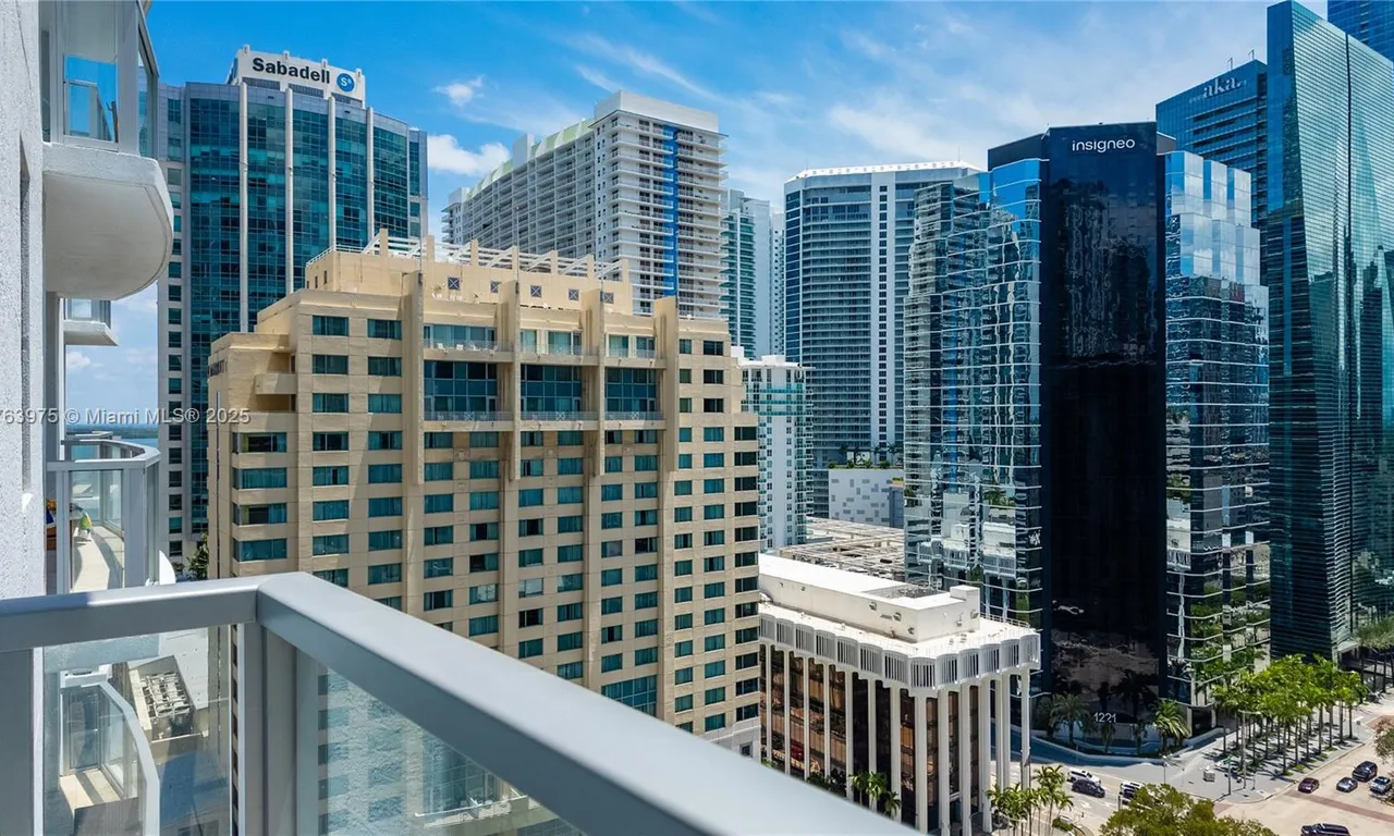 1060 Brickell Ave # 1811, Miami FL 33131