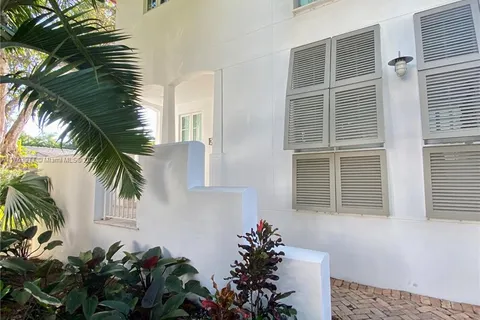 350 E Woodcrest Rd, Key Biscayne FL 33149