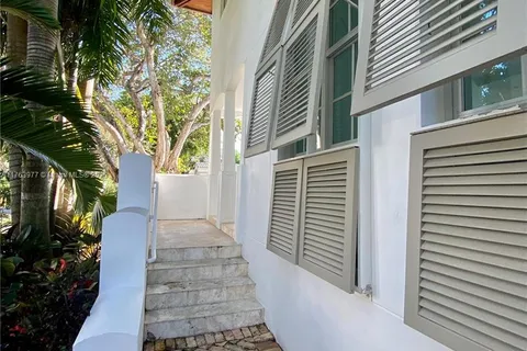 350 E Woodcrest Rd, Key Biscayne FL 33149