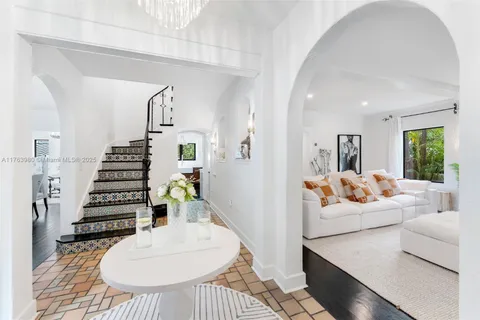 4430 Alton Rd, Miami Beach FL 33140