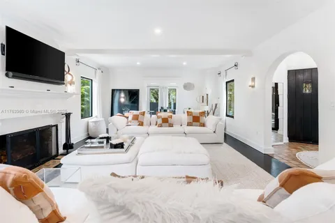 4430 Alton Rd, Miami Beach FL 33140