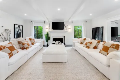 4430 Alton Rd, Miami Beach FL 33140
