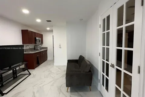 2320 SW 44th St # B, Dania Beach FL 33312