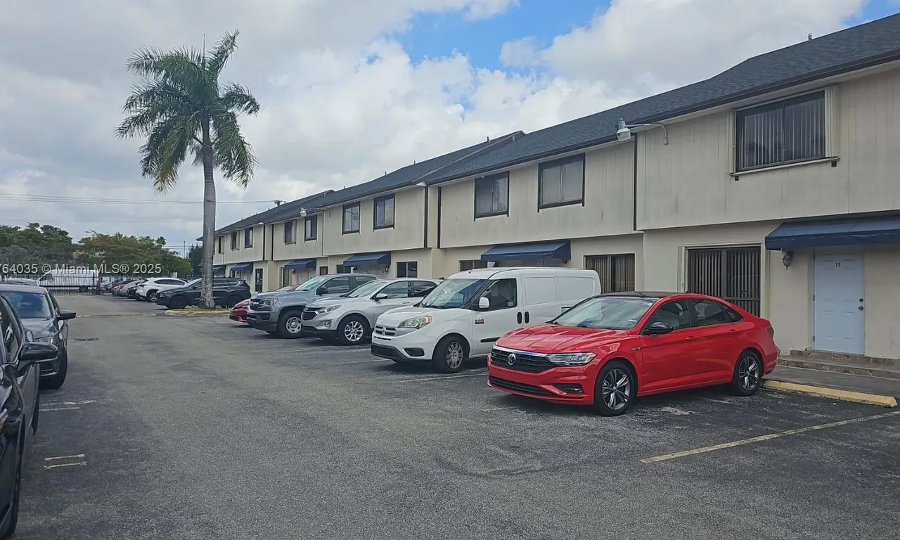 8430 NW 8th St # A11, Miami FL 33126