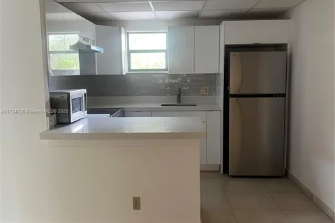 8290 Lake Dr # 317, Doral FL 33166