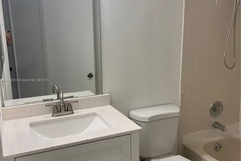 8290 Lake Dr # 317, Doral FL 33166