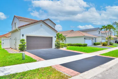 624 Stanton Dr, Weston FL 33326