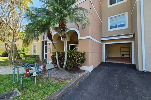 6556 Emerald Dunes Dr # 208, West Palm Beach FL 33411