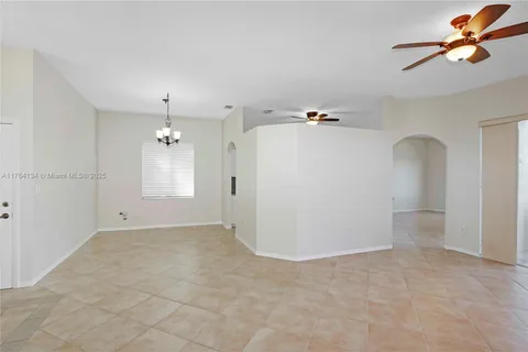 610 SE 30th Dr, Homestead FL 33033