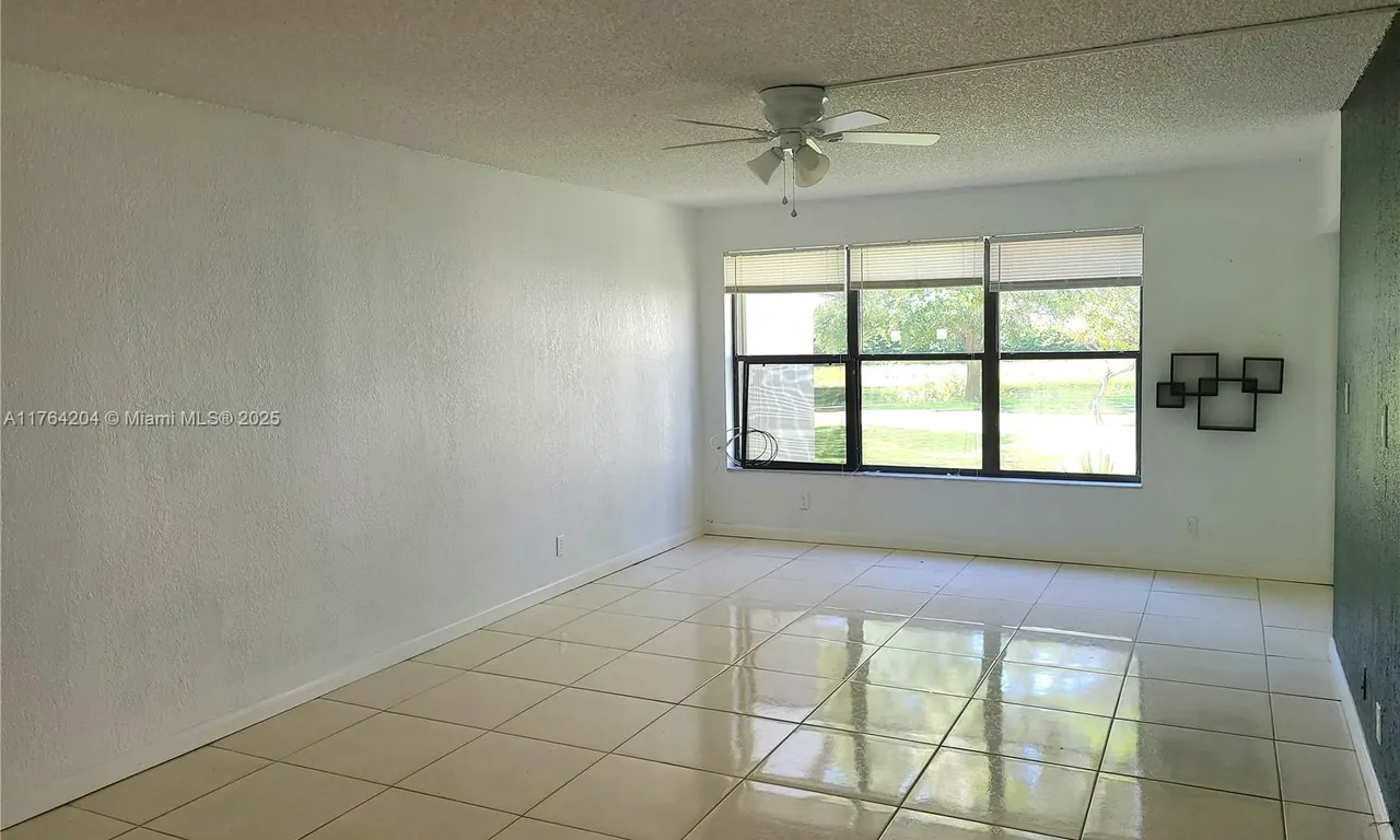 2318 S Cypress Bend Dr # 223, Pompano Beach FL 33069