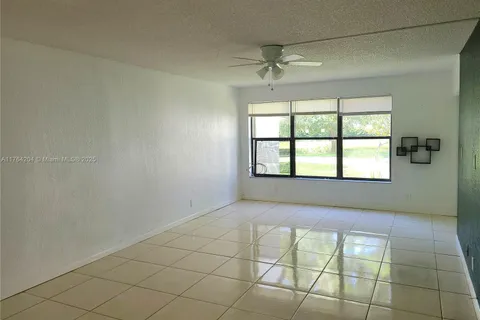 2318 S Cypress Bend Dr # 223, Pompano Beach FL 33069