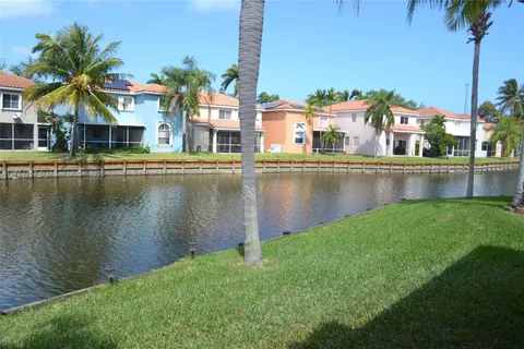 1537 E Lake Ct, Hollywood FL 33020