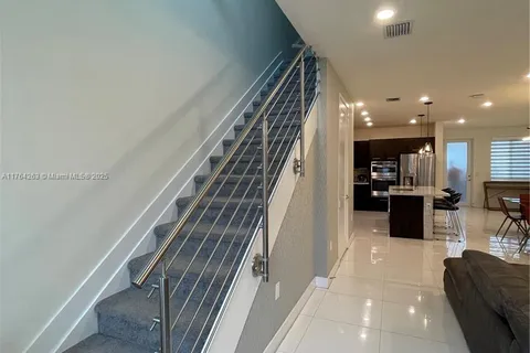 6670 NW 103rd Path # 1, Doral FL 33178