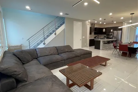 6670 NW 103rd Path # 1, Doral FL 33178