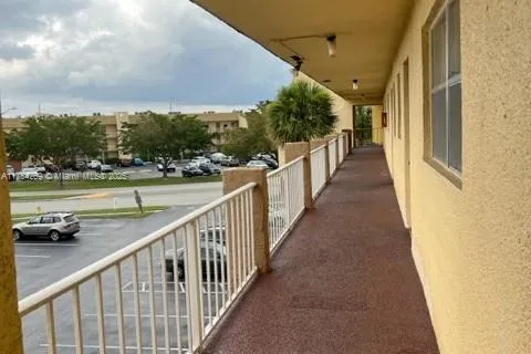 8465 Sunrise Lakes Blvd # 304, Sunrise FL 33322