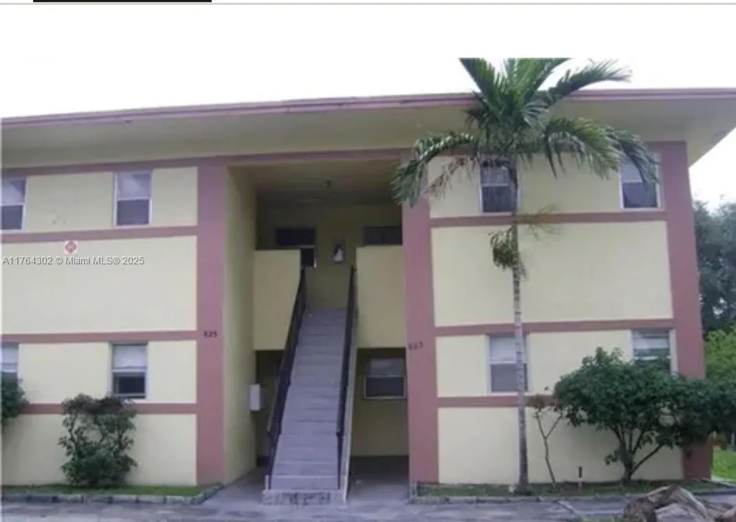 825 SW 10th St # D, Hallandale Beach FL 33009
