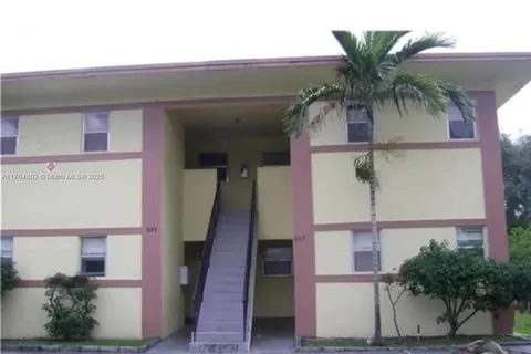 825 SW 10th St # D, Hallandale Beach FL 33009
