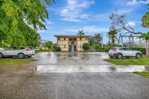 825 SW 10th St # D, Hallandale Beach FL 33009