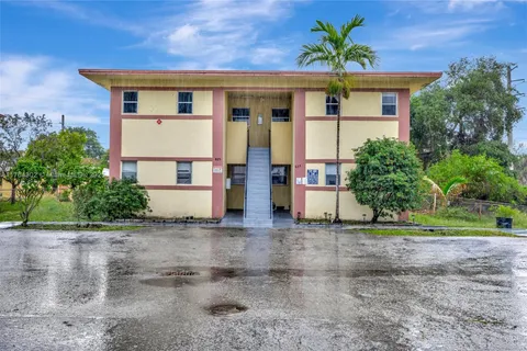 825 SW 10th St # D, Hallandale Beach FL 33009