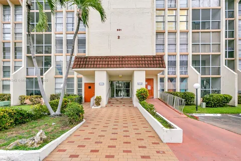 501 Three Islands Blvd # 305, Hallandale Beach FL 33009