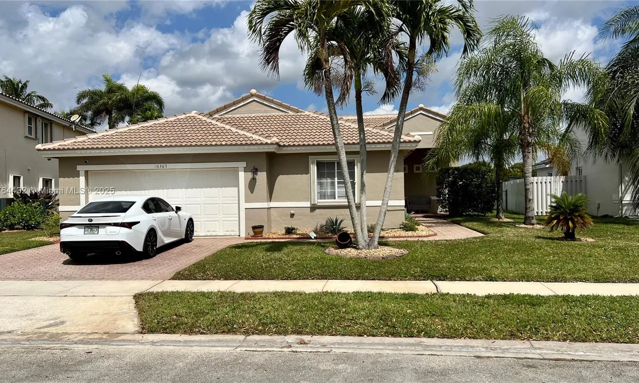 16365 SW 2nd Dr, Pembroke Pines FL 33027