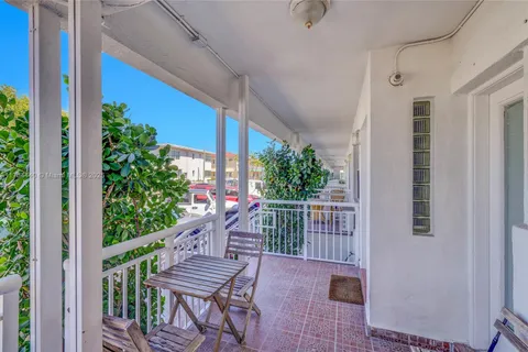 330 74th St # 8, Miami Beach FL 33141